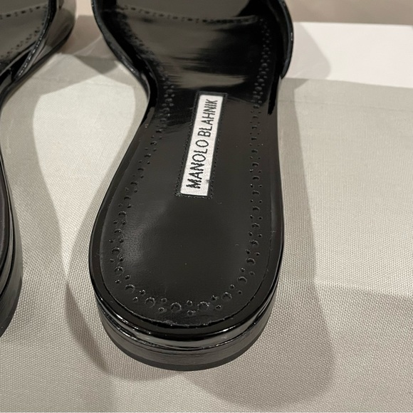 Manolo Blahnik Patent Black Flat Slide Sandals Leather HOURAMU 38 NEW $775 - Picture 7 of 16
